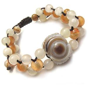 http://www.traderscity.com/board/userpix7/5365-tibetan-jewelry-chinese-handicraft-amulet-sardonyx-1.jpg