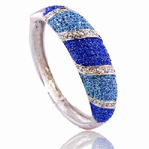 http://www.traderscity.com/board/userpix78/36094-Swarovski-Crystal-Jewelry-1.jpg