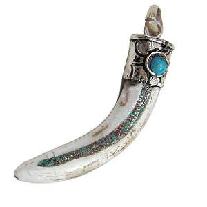 tibetan genuine wolf teeth amulet pendant