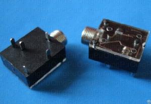solder headphone conector hole