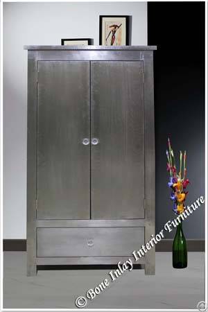 White Metal Wardrobe / Almirha