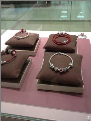 Pandora Display Showcase
