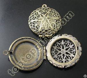 Oval Metal Locket Pendant