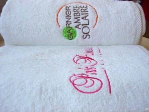 les serviettes de bain avec broderie la serviette toilette logo