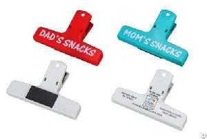 Plastic Clip With Magnet