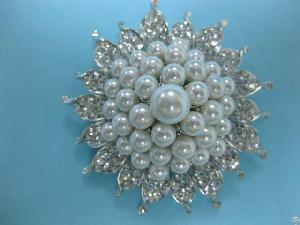 Pearls Pretty Brooch, Bh03601