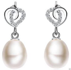 Pearl Earring