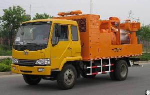 asphalt pavement maintenance truck