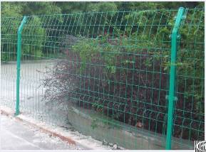 wire mesh fence