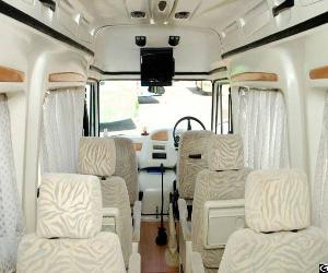 luxury 20 seater tempo traveller