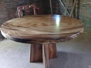 round suar table