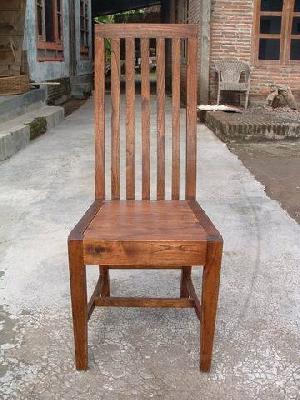 Solid Chair With Colonial Design