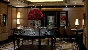 jewellery window display jewerly cbinet showroom