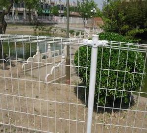 White Powder Coated Fence , White Welded Wire Fencing