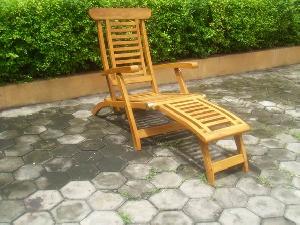 Teak Bali Steamer Chair With Horizontal Slats