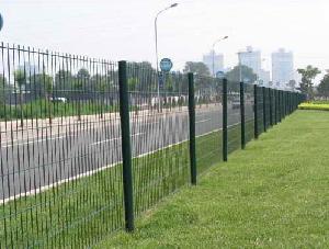 welded wire mesh fence