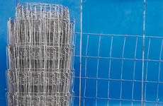 wiremesh fence grassland