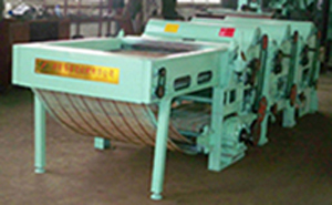 feeding cotton fluffing machine
