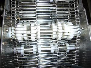 Wire Mesh Conveyor Belt In Mechanical Conveying Of Food