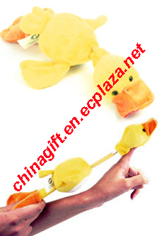 Slingshot Flying Duck With Quacking Sound