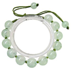 adjustable tibetan 12 light green jade beaded amulet