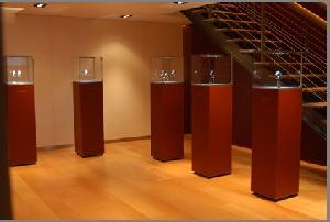 Quite Attractive Display Tower Showcase With Led For Watches Or Jewelry