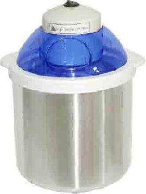 Ice Cream Maker With 1.4 Litre Capacity