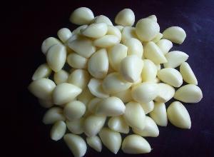 peeled garlic clove