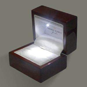 pretty lighted jewellery box