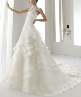 multi layers line sleeveless train wedding dress
